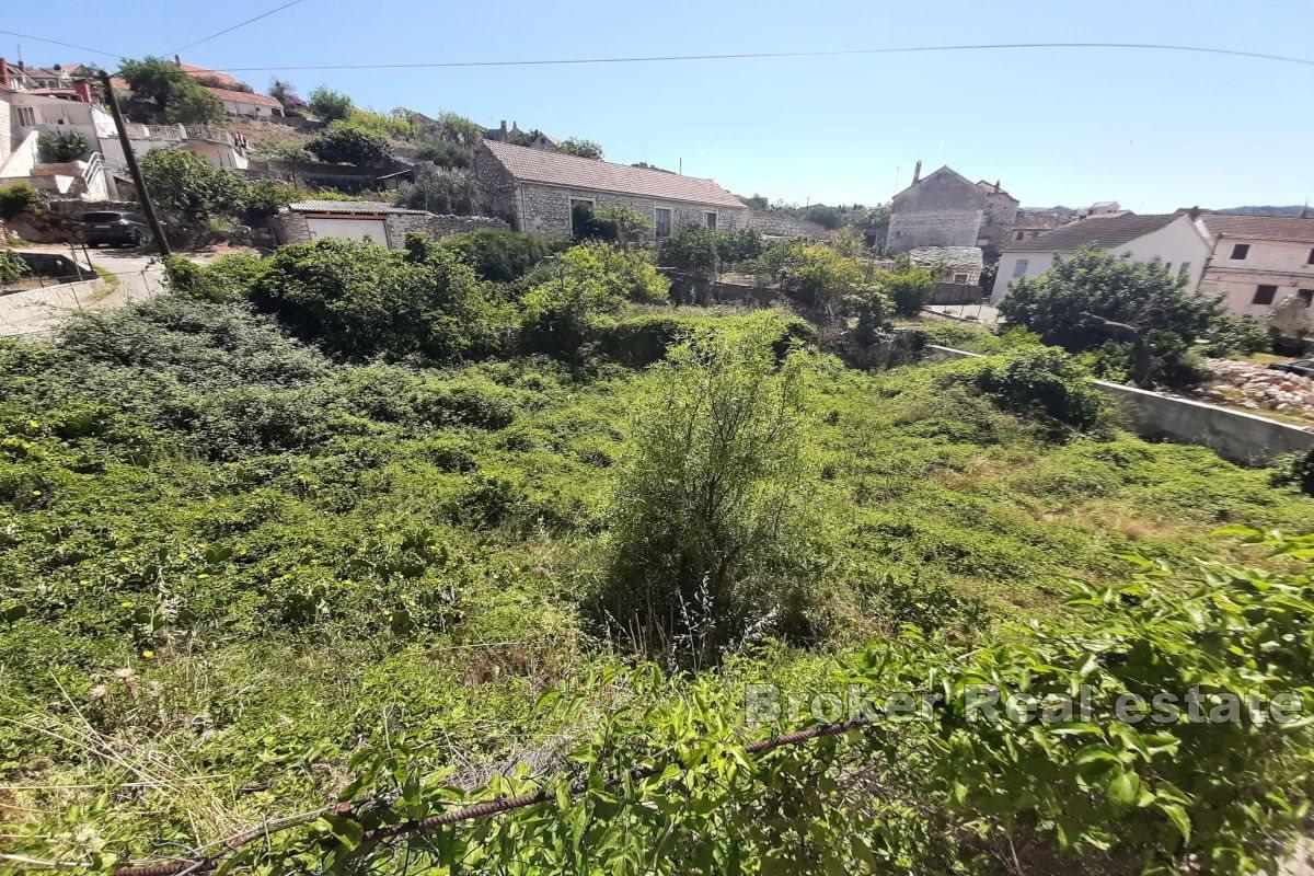 Building plot with partial sea view