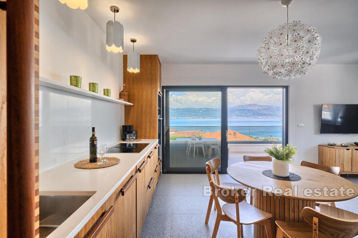 Spacious apartment with pool and panoramic sea view
