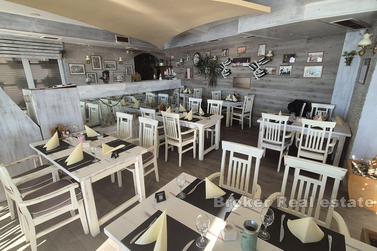 Výjimečná restaurace na nábřeží