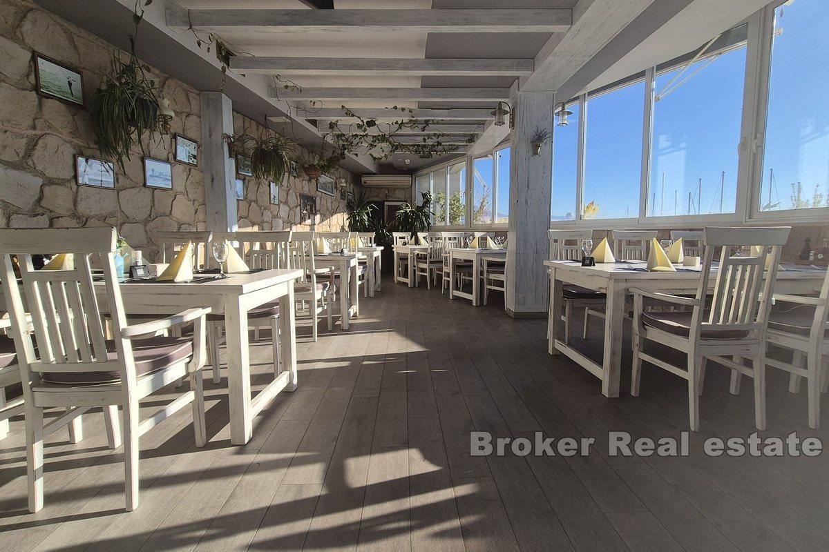 Výjimečná restaurace na nábřeží