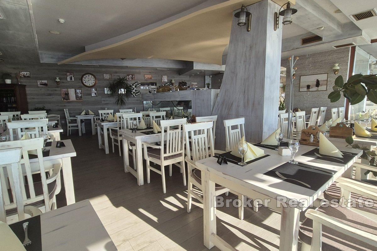 Výjimečná restaurace na nábřeží