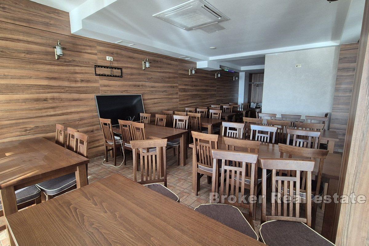 Výjimečná restaurace na nábřeží