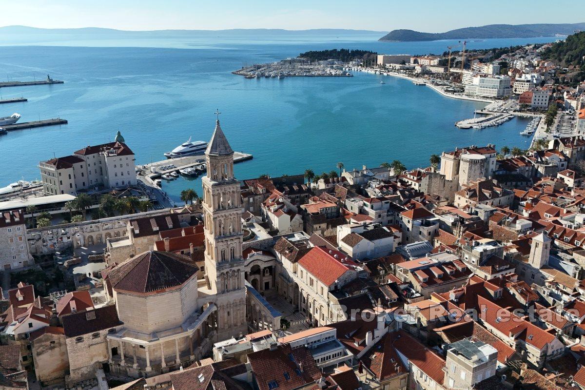 Restaurant établi au centre de Split avec obligation d'achat de stock