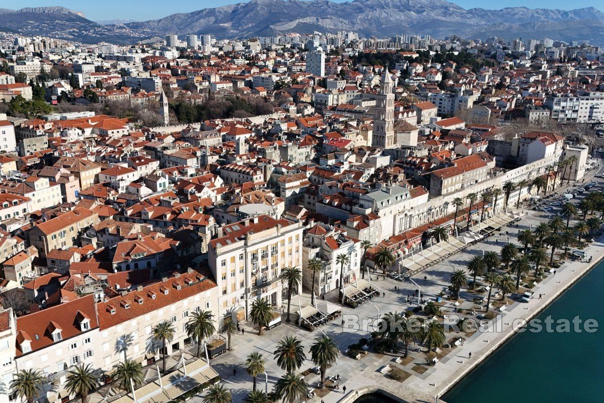 Restaurant établi au centre de Split avec obligation d'achat de stock
