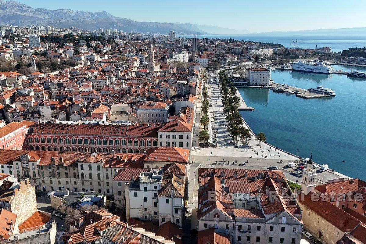 Restaurant établi au centre de Split avec obligation d'achat de stock