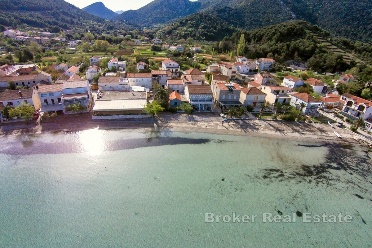 Terrain constructible de forme soignée avec vue mer