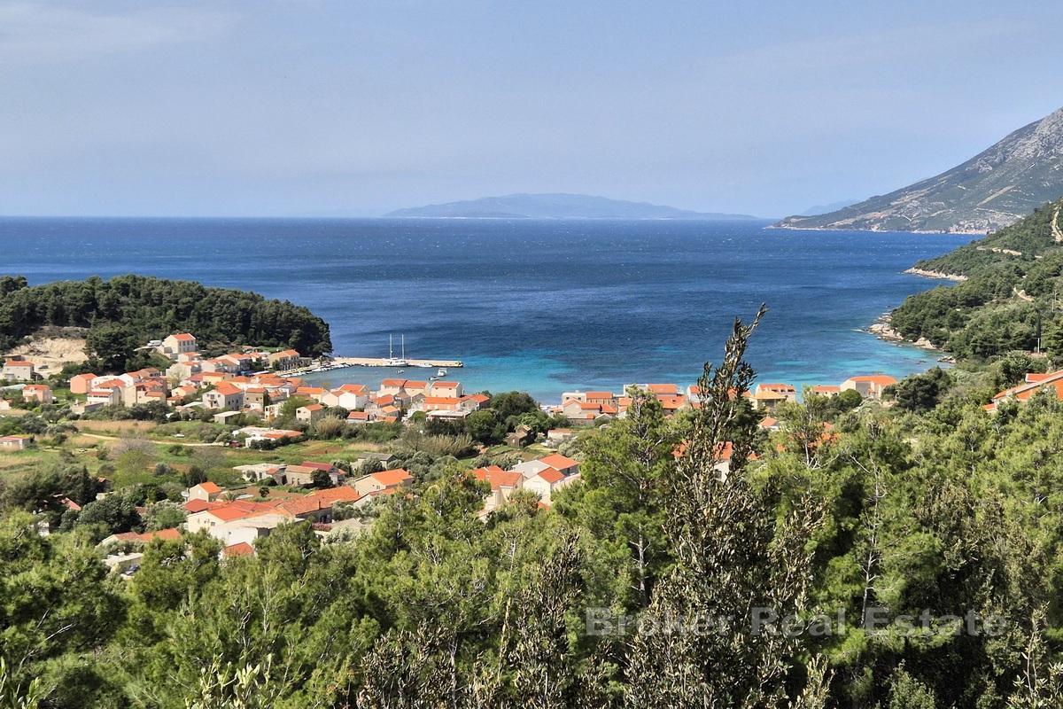 Terrain constructible de forme soignée avec vue mer