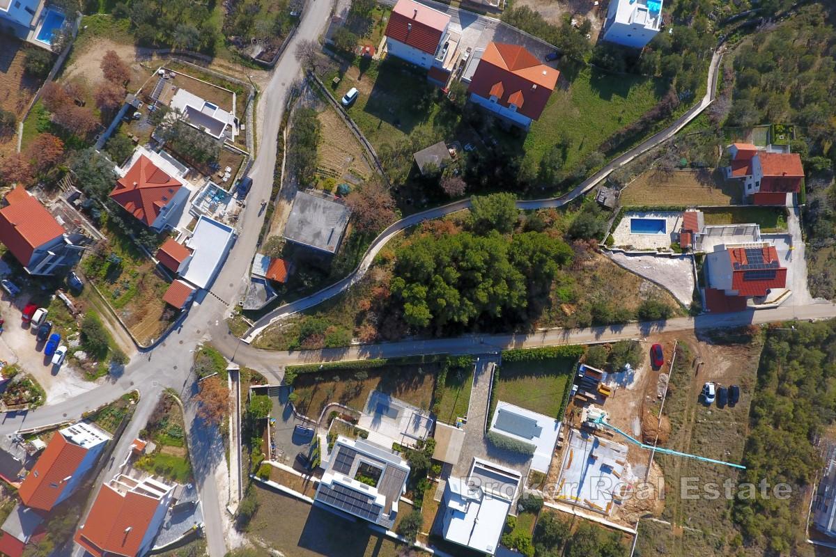 Terreno edificabile con progetto per tre ville