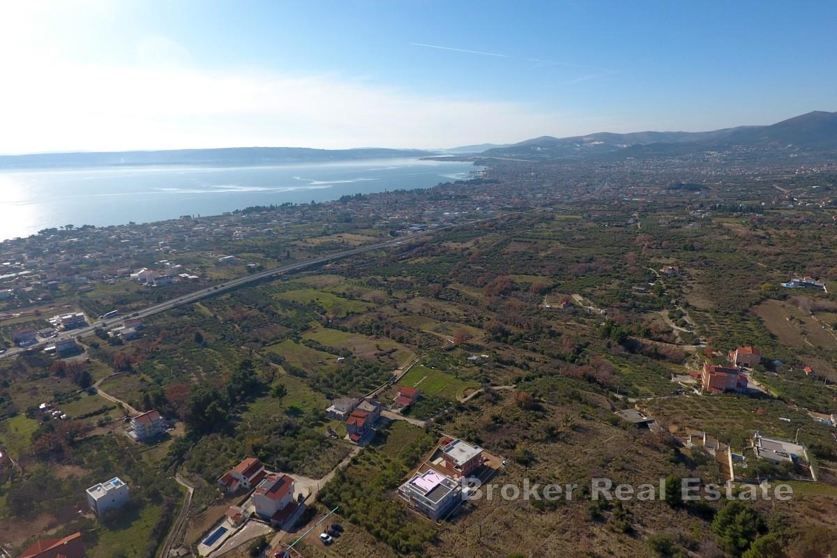 Terreno edificabile con progetto per tre ville