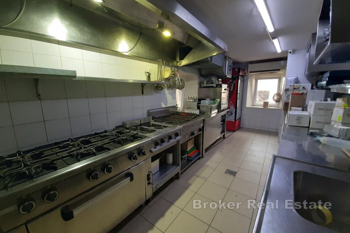 Restaurant på 66 m2 i sentrum med stor terrasse