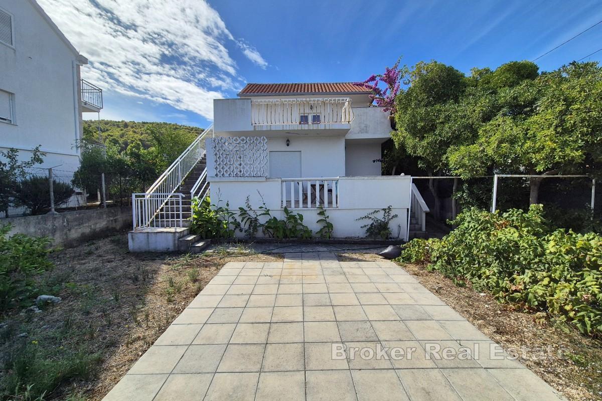Samostojeća kuća u prvom redu uz more