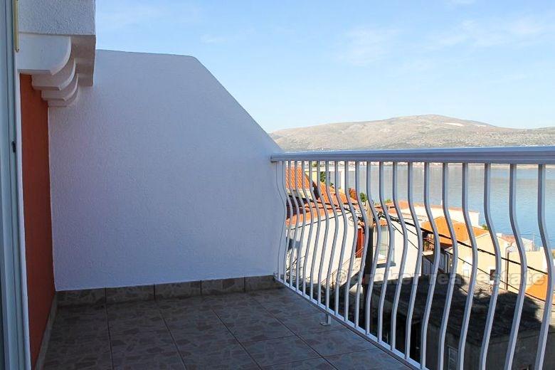 Maison / Villa sur Ciovo, détaché maison à deux étages