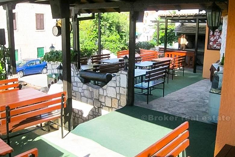Komerční / restaurace v malém městě