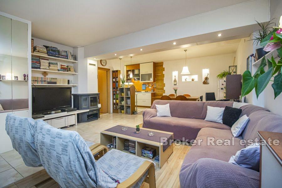 Appartamento con due camere da letto con terrazzo e vista mare