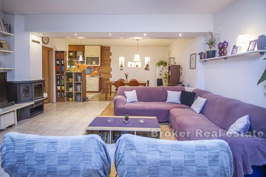 Appartamento con due camere da letto con terrazzo e vista mare