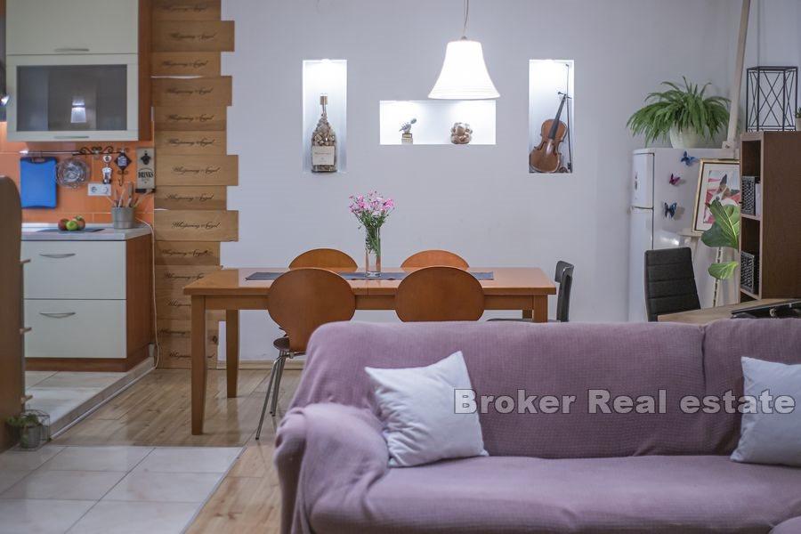 Appartamento con due camere da letto con terrazzo e vista mare