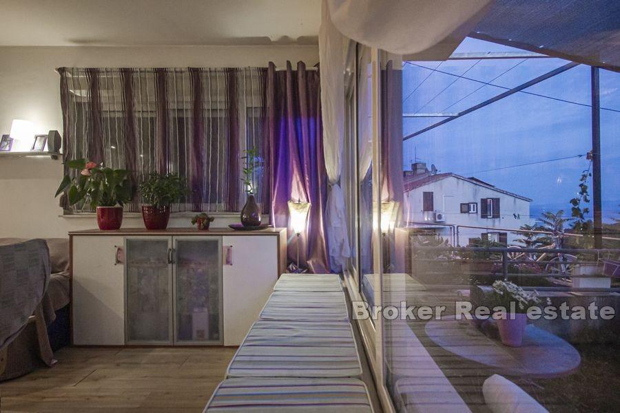 Appartamento con due camere da letto con terrazzo e vista mare