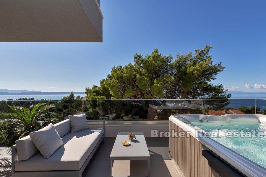 Casa con appartamenti e vista mare