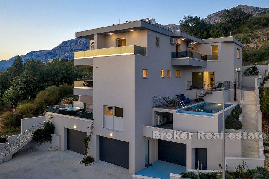 Casa con appartamenti e vista mare