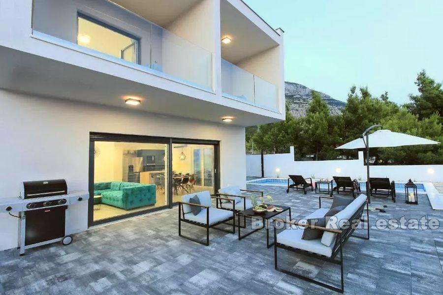 Luxusvilla mit Pool und Meerblick