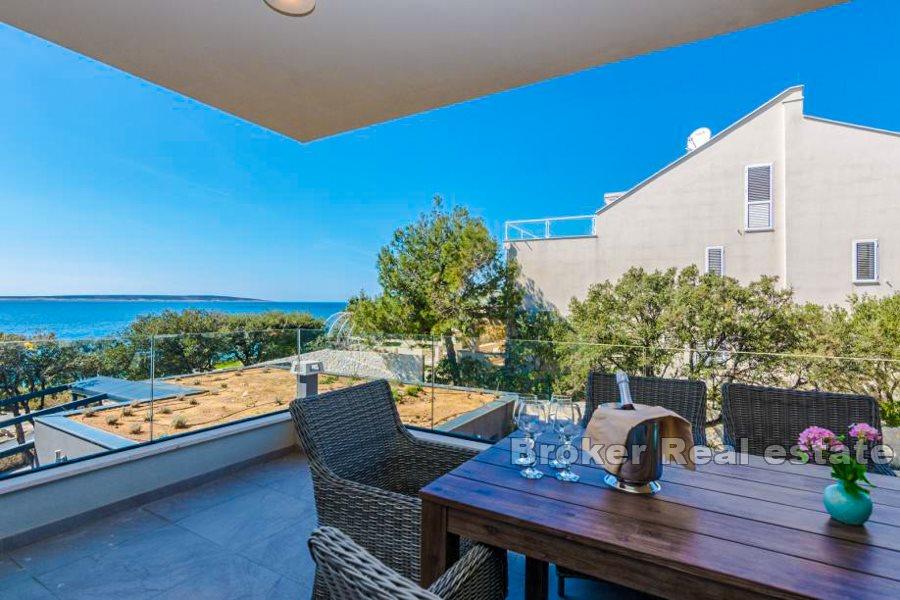 Appartement de luxe, première rangée de la mer
