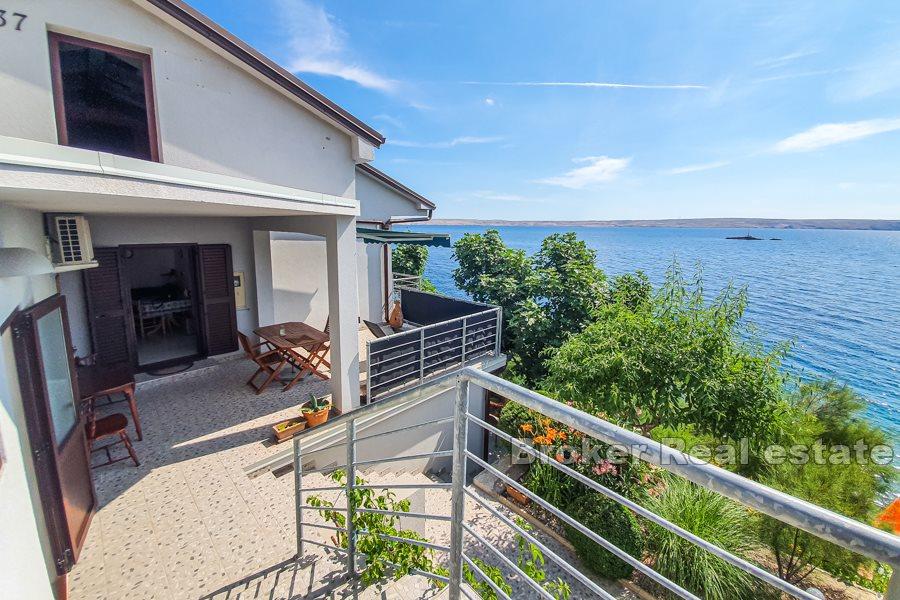 Maison au premier rang à la mer