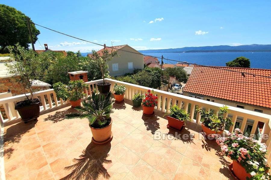 Ampio appartamento con vista sul mare