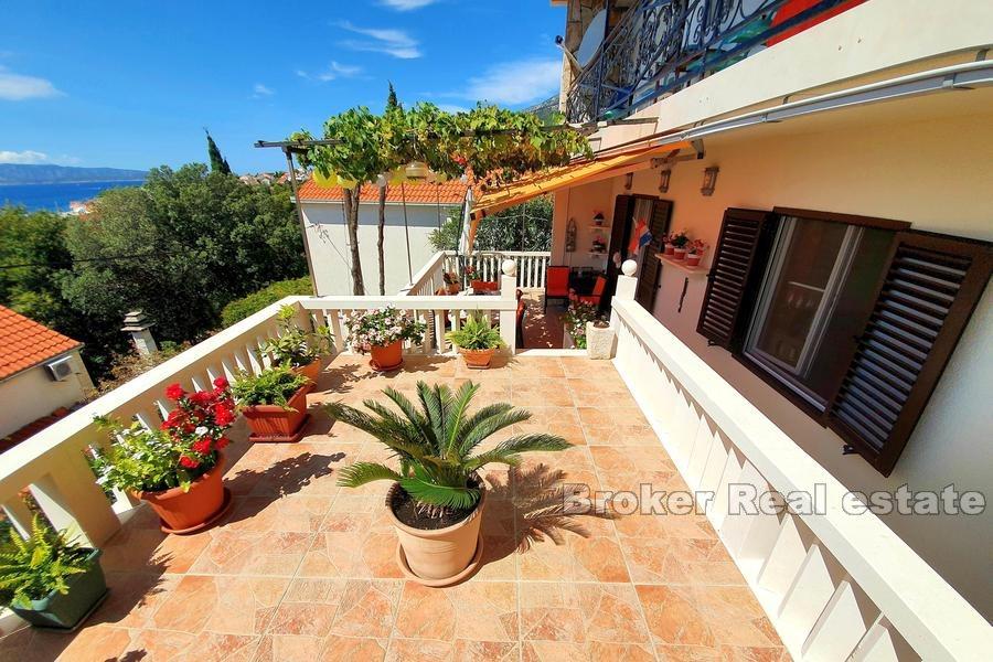 Ampio appartamento con vista sul mare