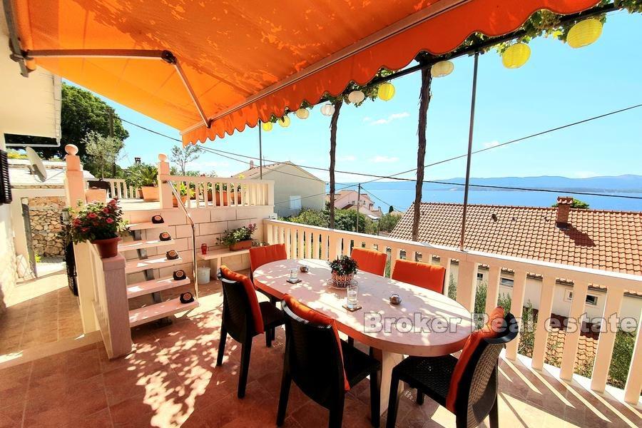 Ampio appartamento con vista sul mare