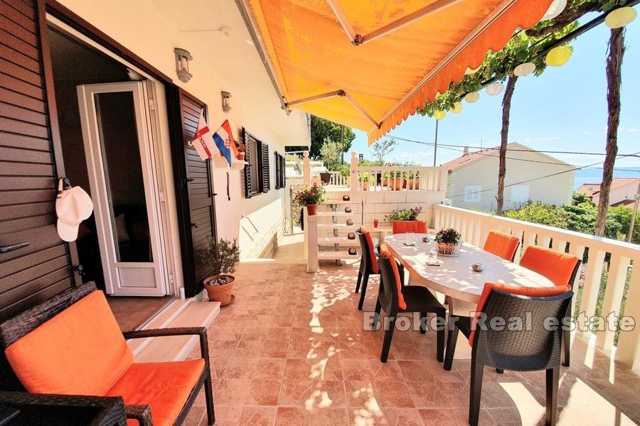 Ampio appartamento con vista sul mare