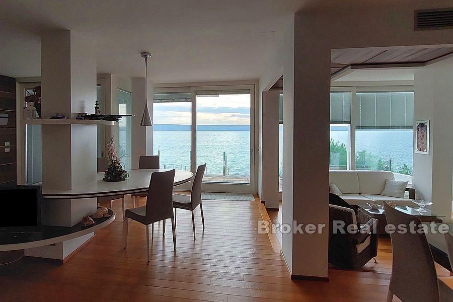 Villa ved sjøen med båtforbindelse