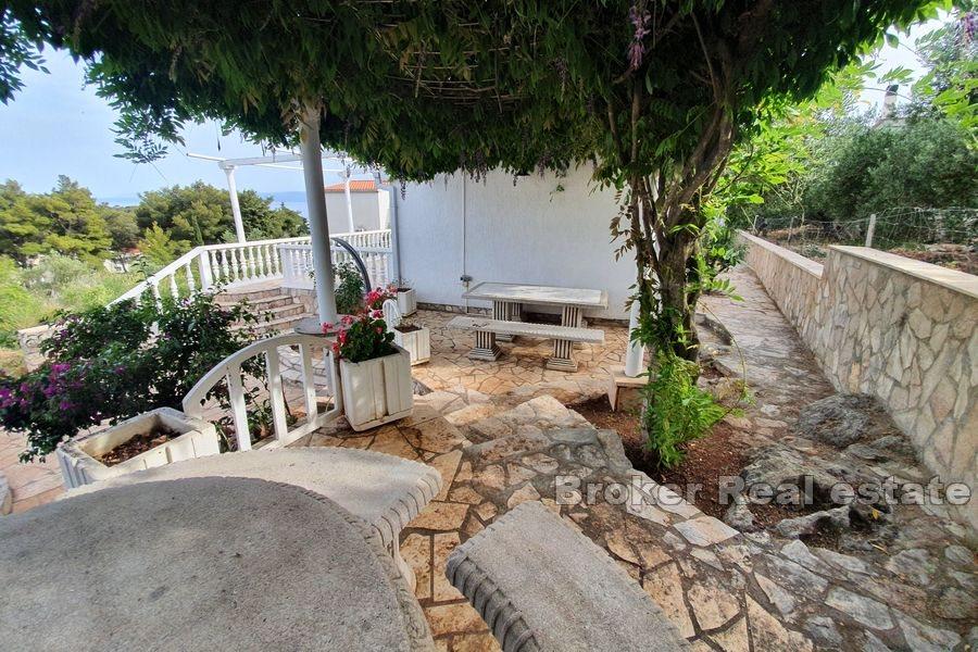 Casa indipendente con cinque appartamenti