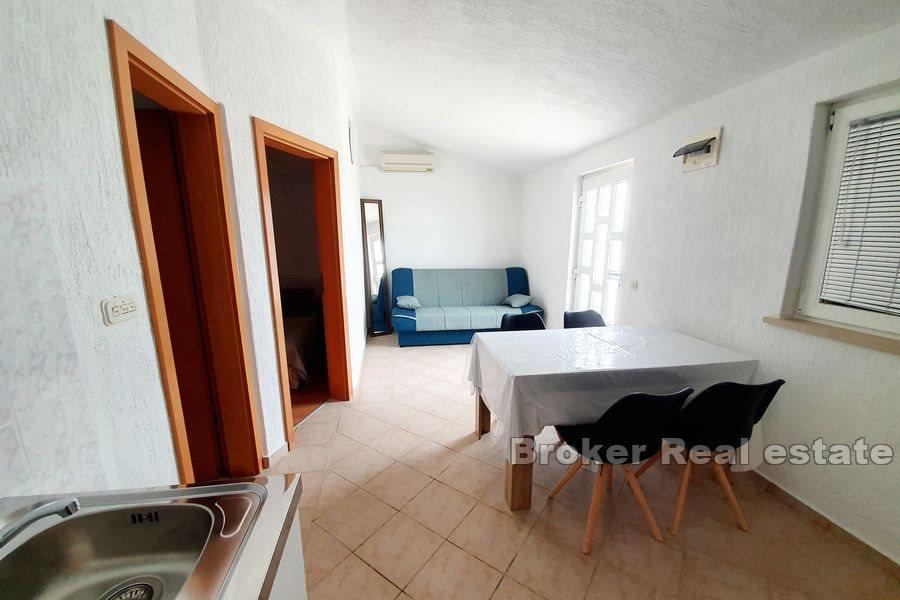 Casa indipendente con cinque appartamenti