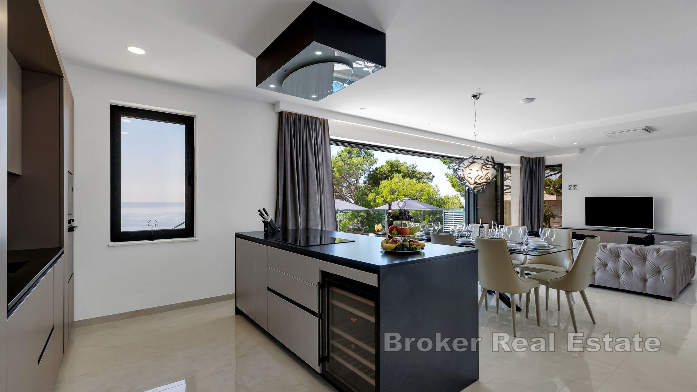 Moderne Villa mit offenem Meerblick