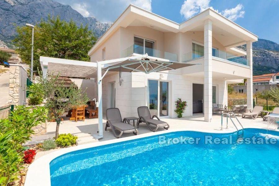 Villa con vista mare e piscina