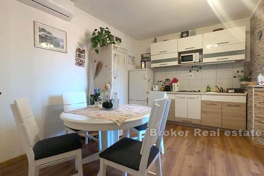 Apartman u blizini šetnice i mora