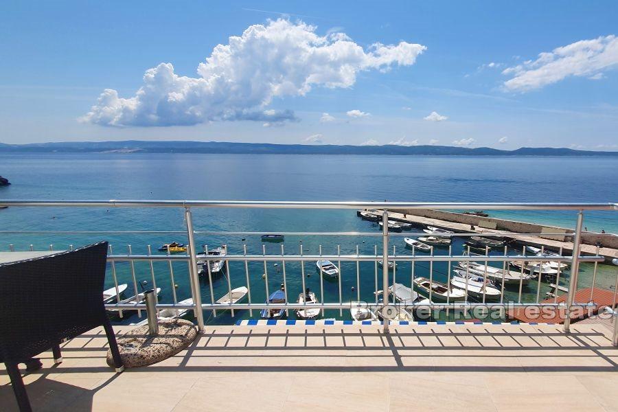 Immobile con ristorante e quattro appartamenti al mare