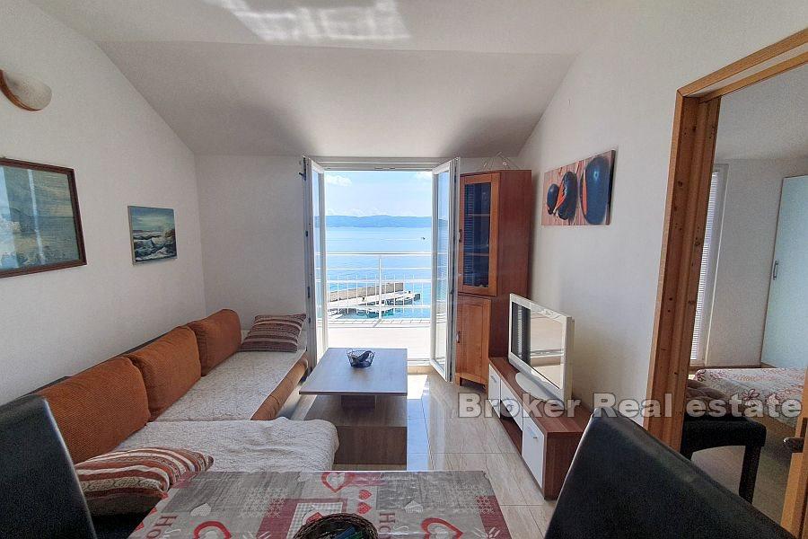 Immobile con ristorante e quattro appartamenti al mare
