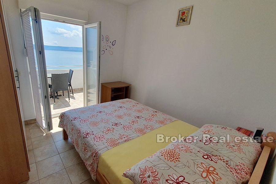 Immobile con ristorante e quattro appartamenti al mare