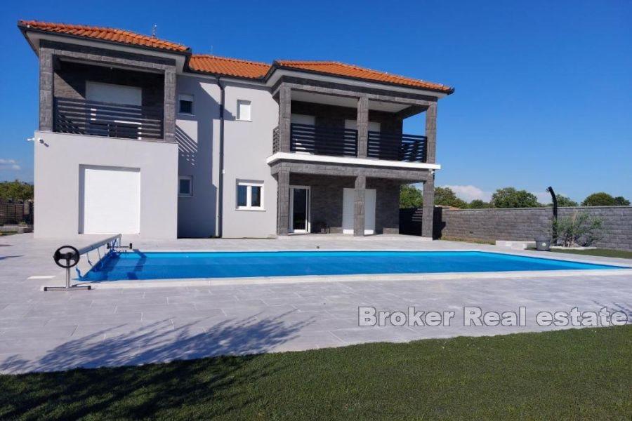 Modern villa med pool