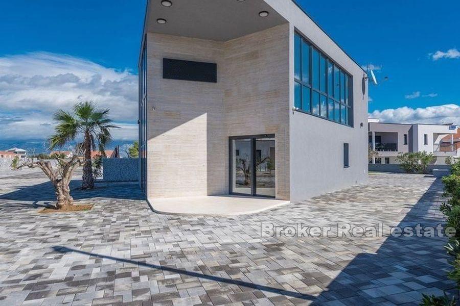 Complexe nouvellement construit non loin de la mer