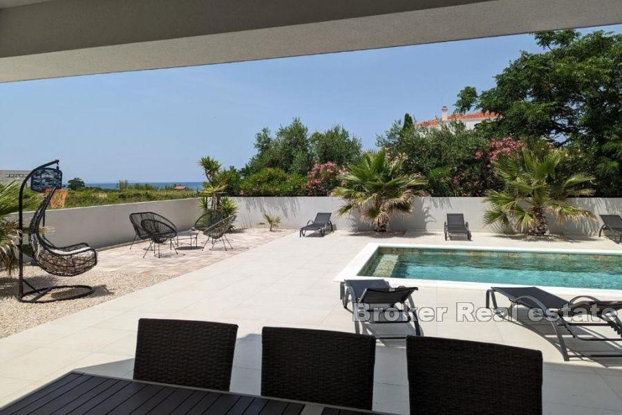 Villa moderne avec vue mer près de la plage