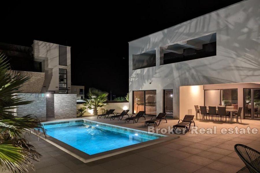 Villa moderne avec vue mer près de la plage