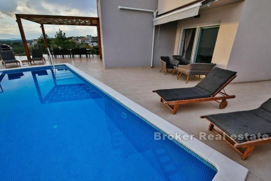 Casa con due appartamenti duplex