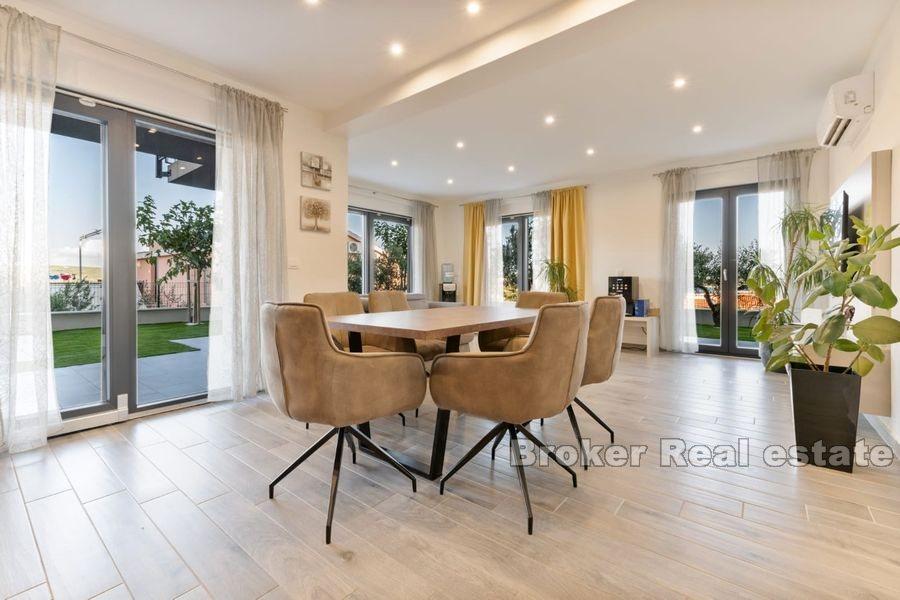 Appartement dans un immeuble récent près de la mer
