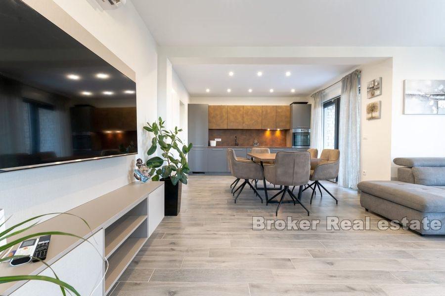 Appartement dans un immeuble récent près de la mer