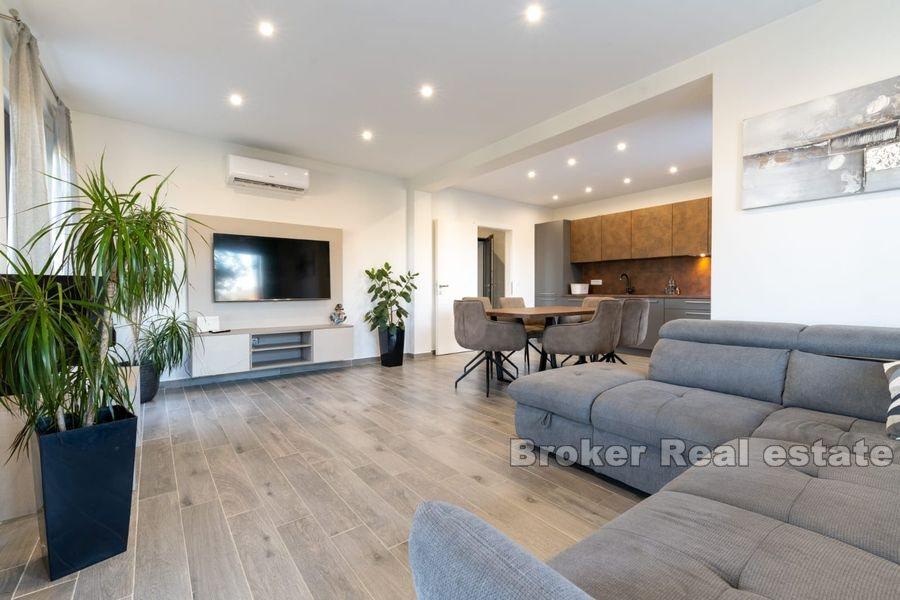 Appartement dans un immeuble récent près de la mer