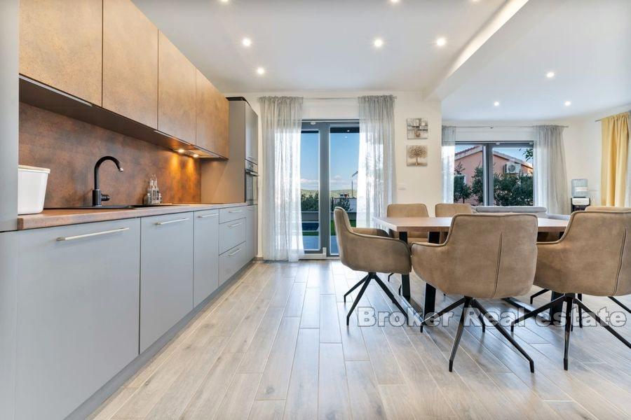 Appartement dans un immeuble récent près de la mer
