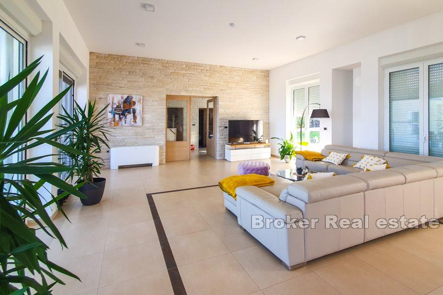 Exclusive villa on a spacious plot by the sea