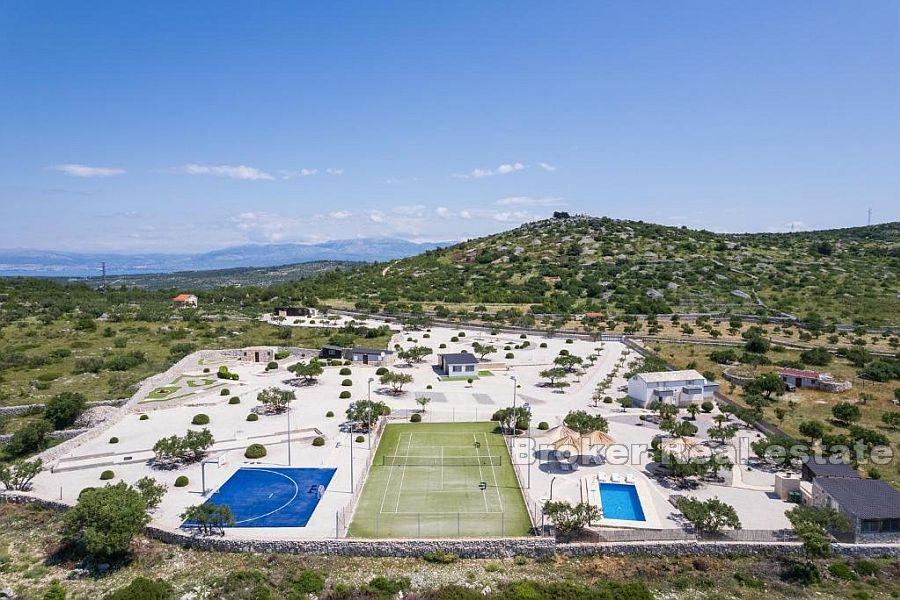 An exceptional property with many outdoor facilities in a quiet location